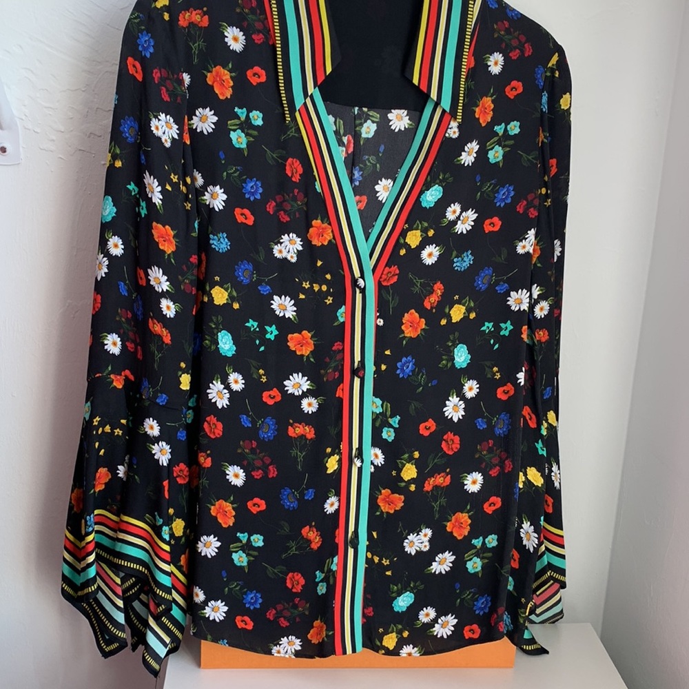❤️Alice  + Olivia Floral Bell Sleeve NWOT